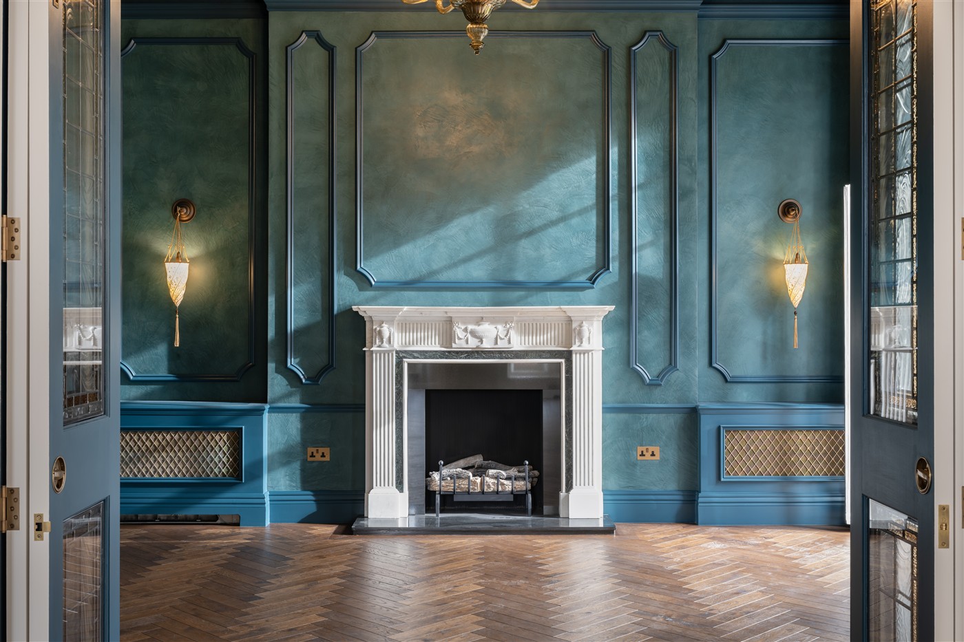 Snug, fireplace