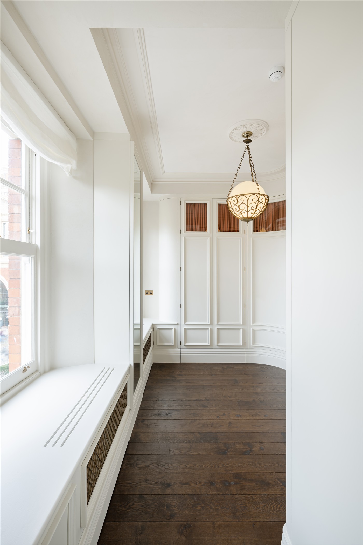 Wardrobe, into the ensuite