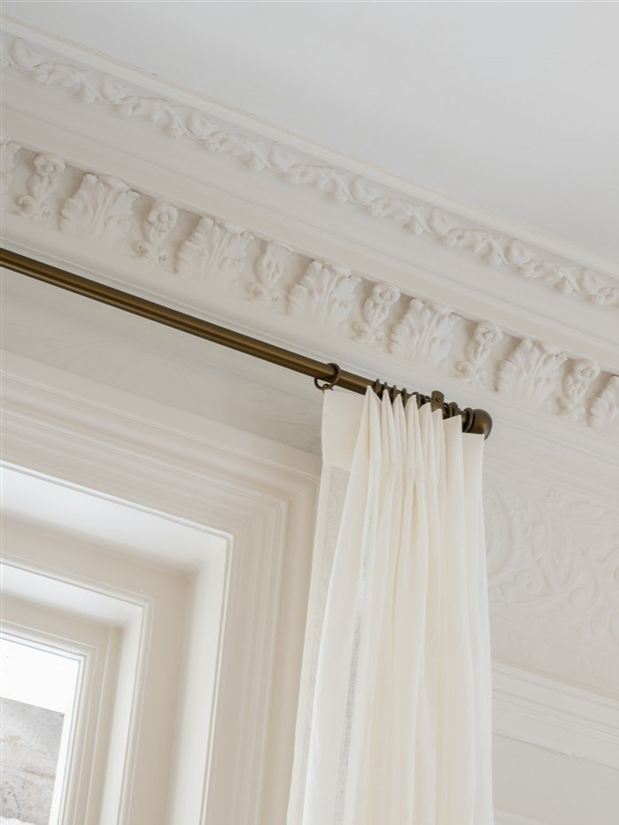 Hand-worked plaster — cornice and wall